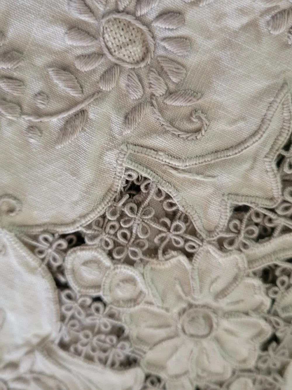 Vintage Cream and Ecru lace and Embroidered Tablecloth & 8 Napkins